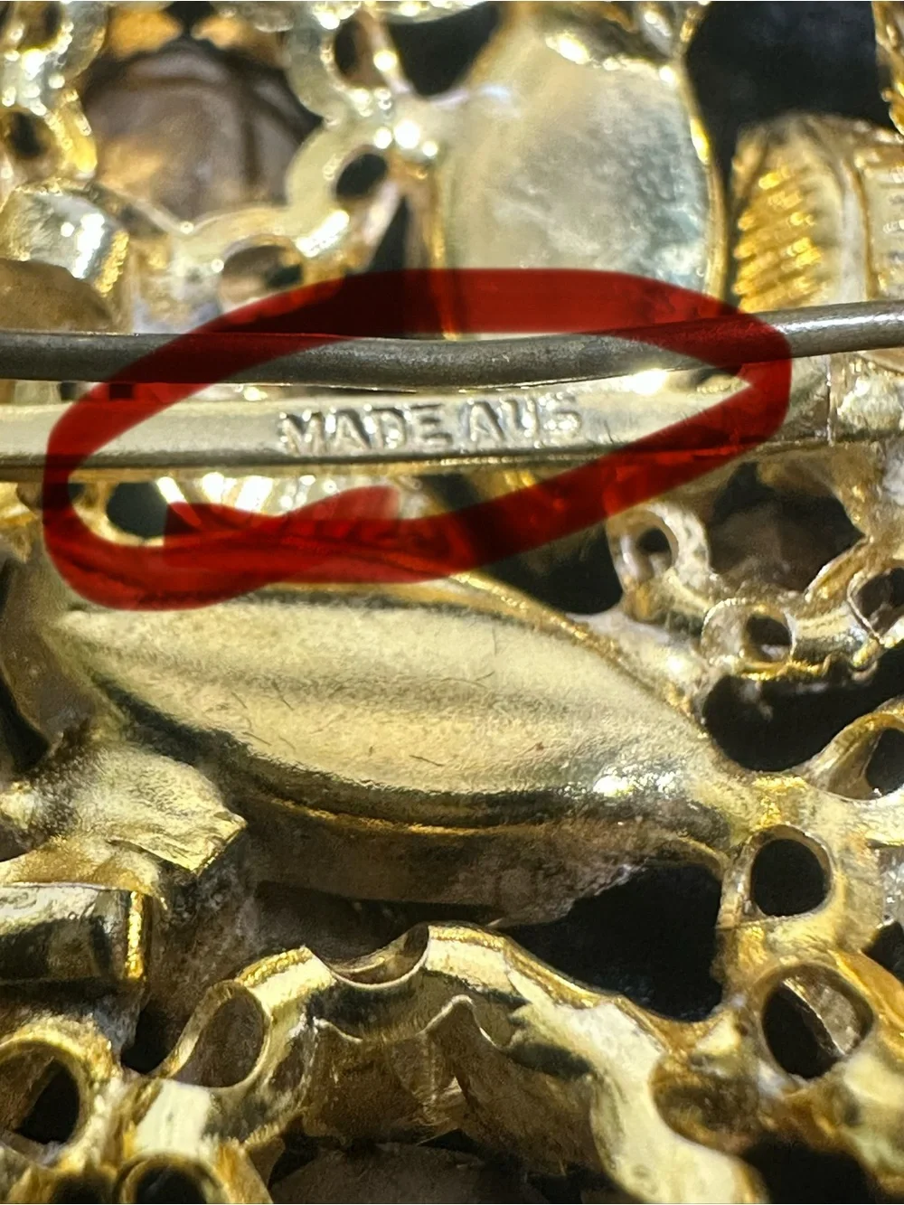 Vtg: Beautiful Australian Crystal & Enamel Floral Accent Brooch